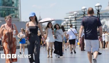Red warning as South East faces record temperatures - BBC