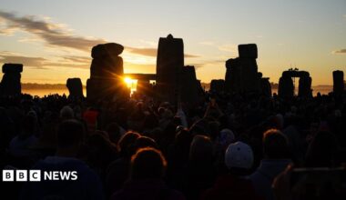Sun rises on longest day in the UK as solstice is celebrated