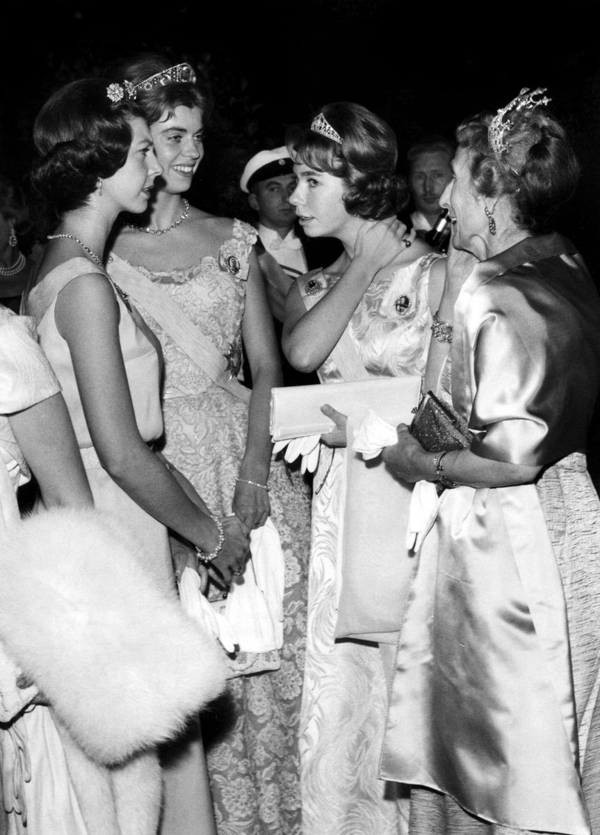 Princess Desiree, Margaretha and Christina conversing with Queen Louise at the Nobel banquet at City Hall.