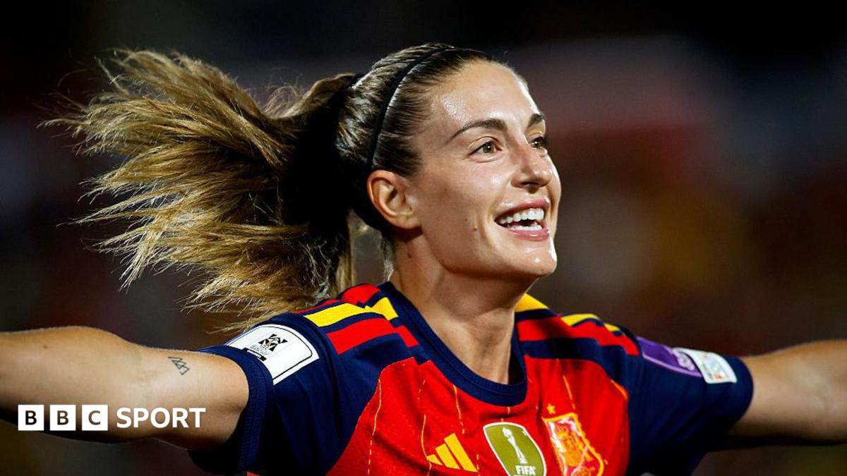 Alexia Putellas celebrates scoring for Spain