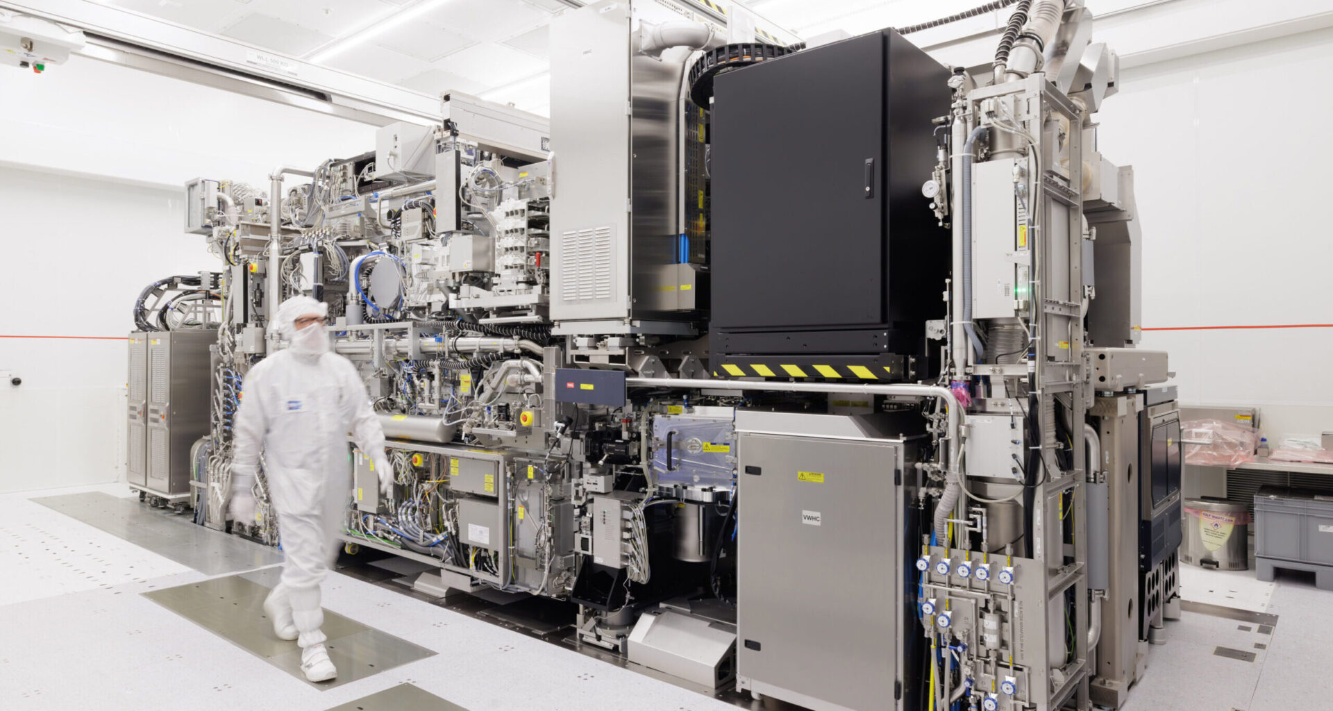 EU Tech Sector in Peril After China 'Acquires' ASML Machine