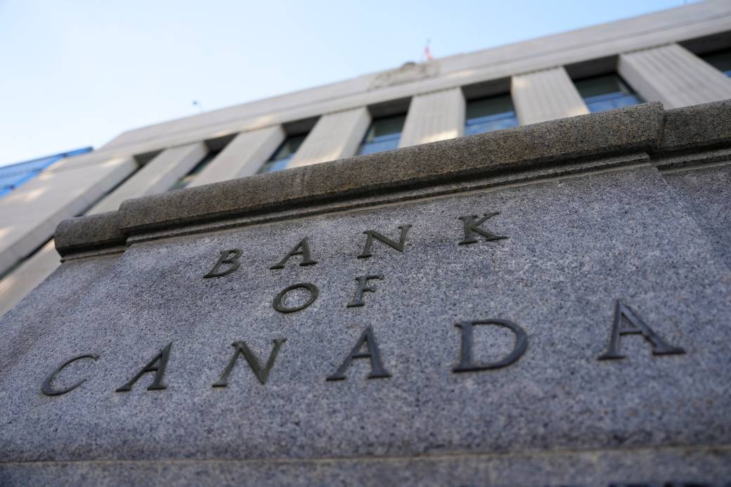 Click to play video: 'Bank of Canada says Canadians still feeling financial strain despite stable data'