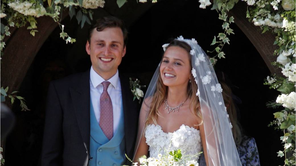 Click to play video: 'Bride cancels wedding after family, friends decline to pay $1500 price tag'