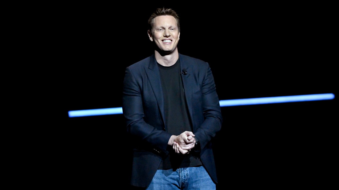 Supergirl EP Says David Ellison Has Met with James Gunn, Peter Safran