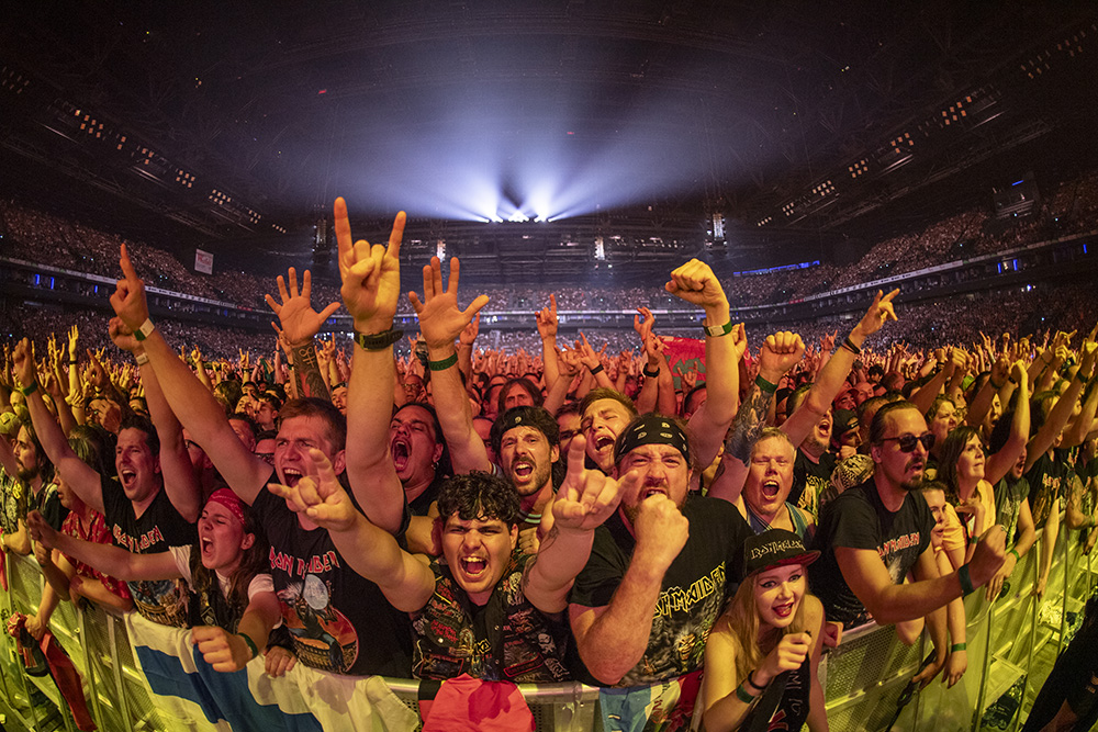A statement regarding last night’s show at Paris La Défense Arena