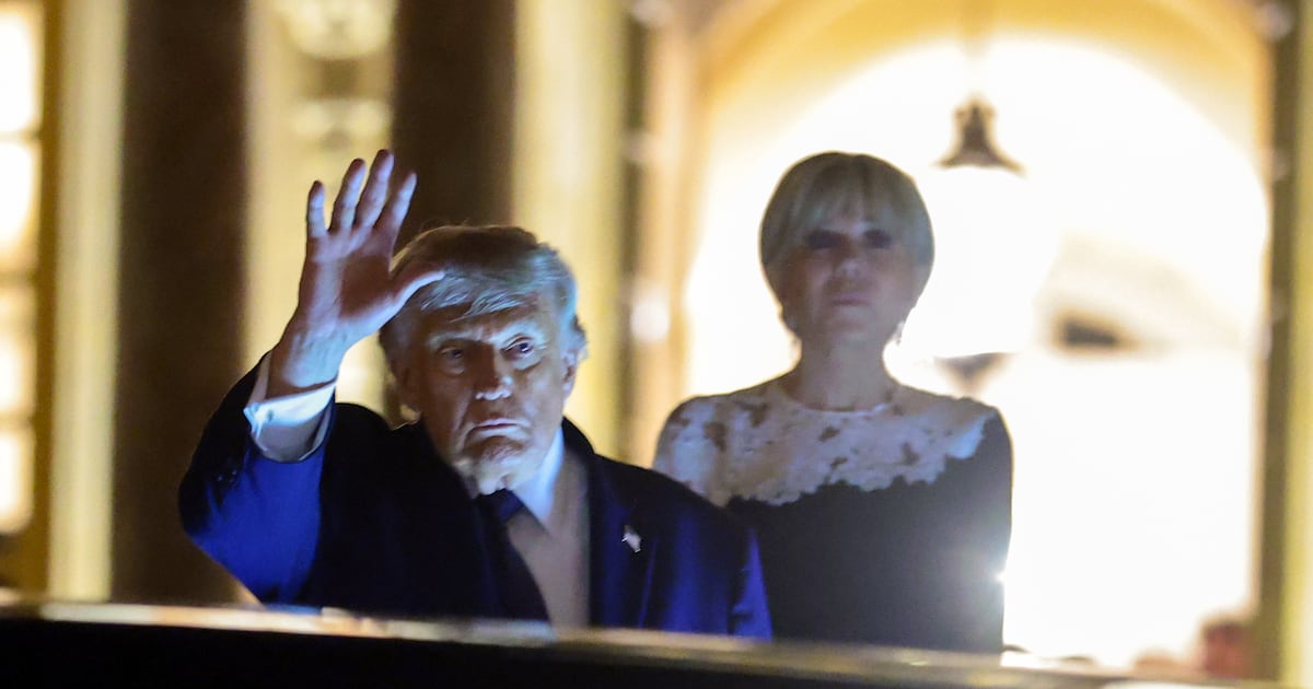 Trump signs Iran peace plan, claiming deal averts ‘worldwide depression’ – The Irish Times