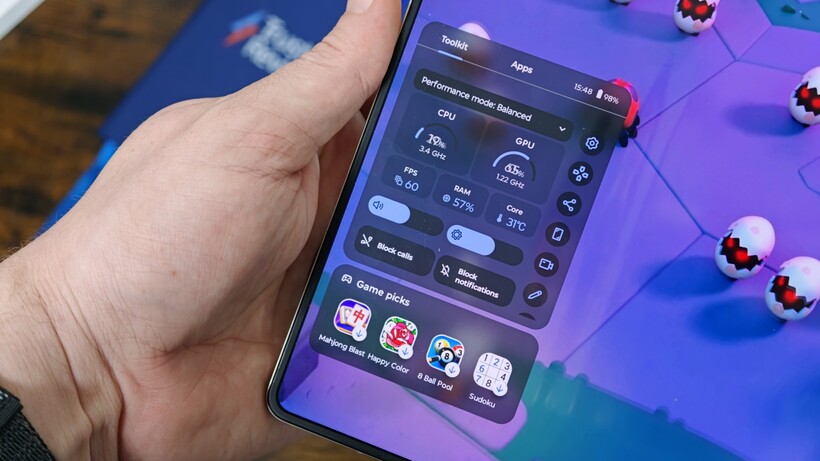 Motorola Razr Fold Game mode overlay