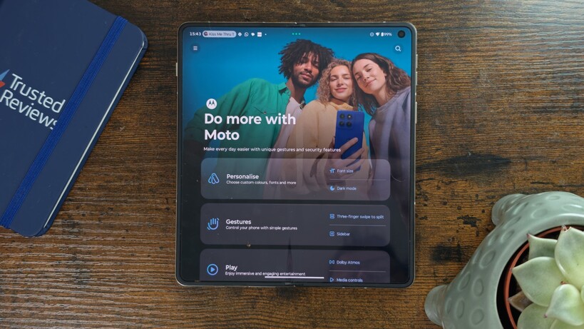 Motorola Razr Fold's Moto app