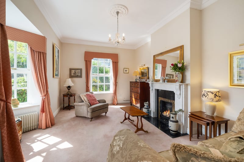 Dual-aspect sittingroom