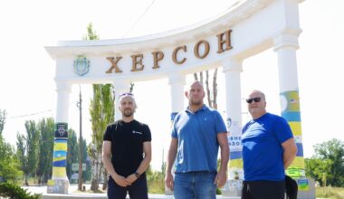 Former Irish rugby player travels to Ukraine to deliver medical aid for soldiers who have lost limbs – The Irish Times