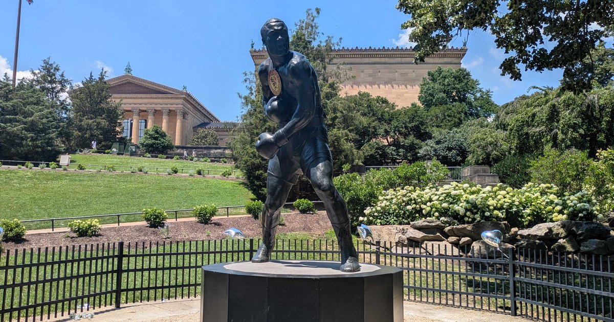 Joe Frazier statue moved to base of steps at Philadelphia Museum of Art