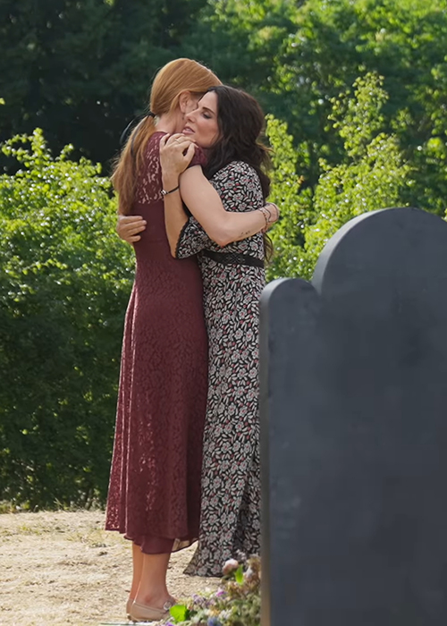 14920089 Nicole Kidman reunites with onscreen sister Sandra Bullock for Practical Magic sequel