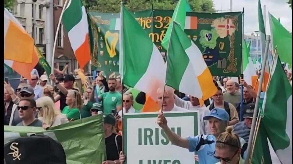 "Help Ireland, not the world." Rally against EU Migration Pact