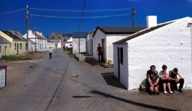 How the current heatwave compares to the scorching summers of 1976 and 1995 – The Irish Times