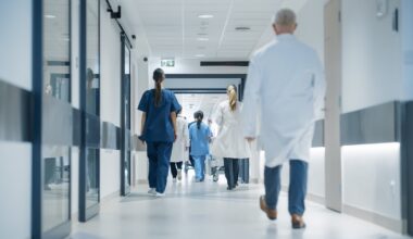 Evening and Saturday work levels among hospital consultants ‘really disappointing’, says Minister – The Irish Times