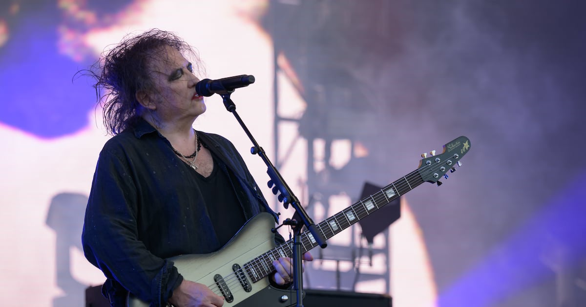 The Cure at Marlay Park: Rainswept gloom purveyors shine in an apocalyptic heatwave – The Irish Times