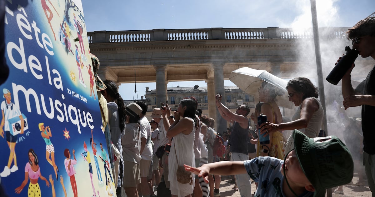 France restricts alcohol consumption and cancels some events as temperatures pass 40 degrees – The Irish Times