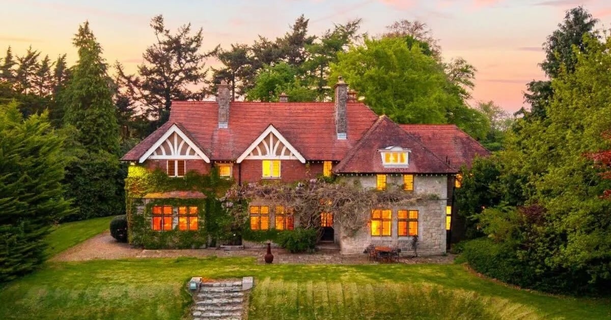 State must pay €20,000 damages to woman unlawfully evicted from Co Wicklow mansion – The Irish Times