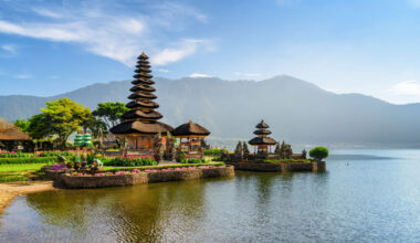 View of Ulun Danu Beratan Temple in Bali.jpg