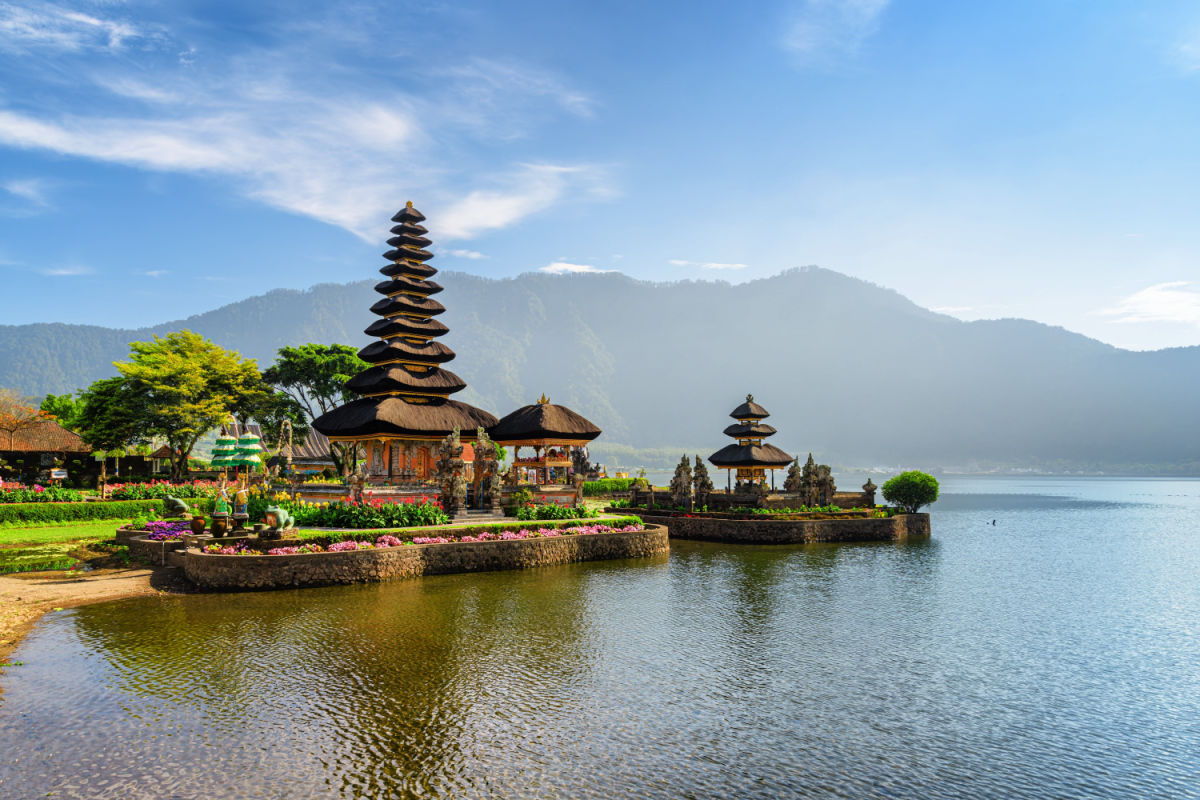 View of Ulun Danu Beratan Temple in Bali.jpg