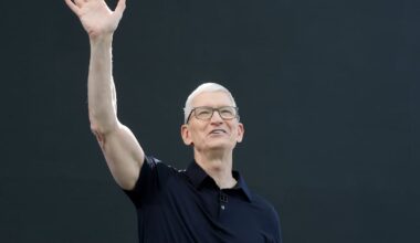 EU customers to miss out on Apple’s new smarter Siri – The Irish Times