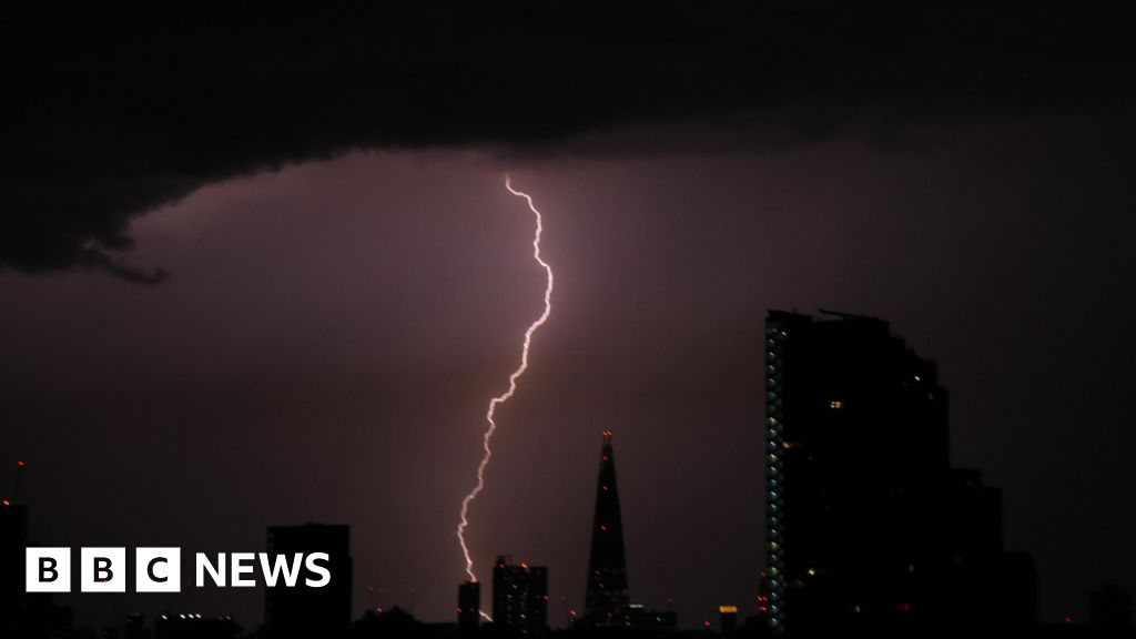 London thunderstorms cause travel disruption, fires and flooding - BBC
