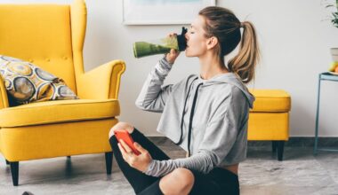 5 things you should never mix with protein powder, according to dietitians