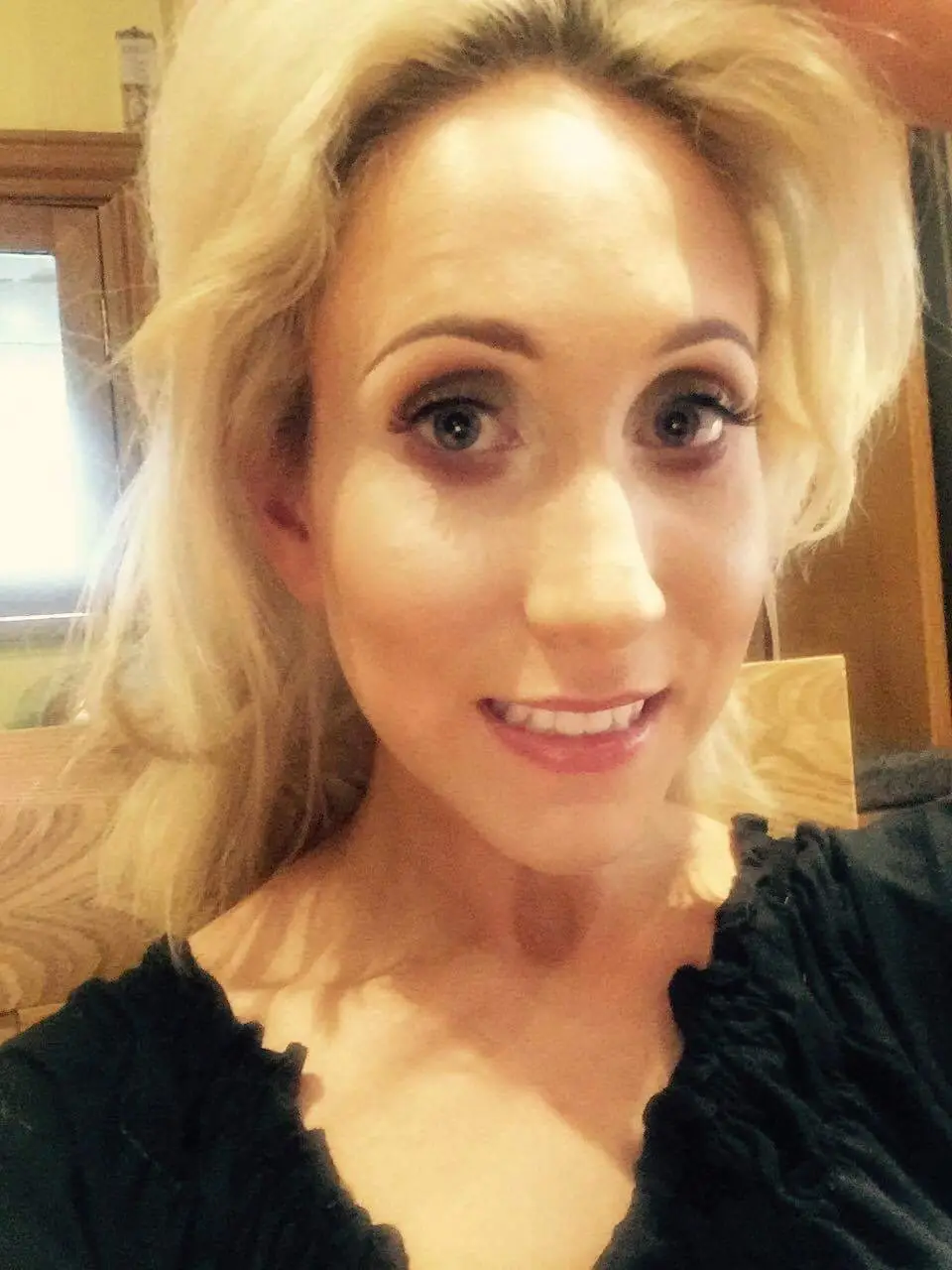 Emily Newcombe has a 16-hour 'phone ritual' causing her to stand for eight hour at a time (SWNS)
