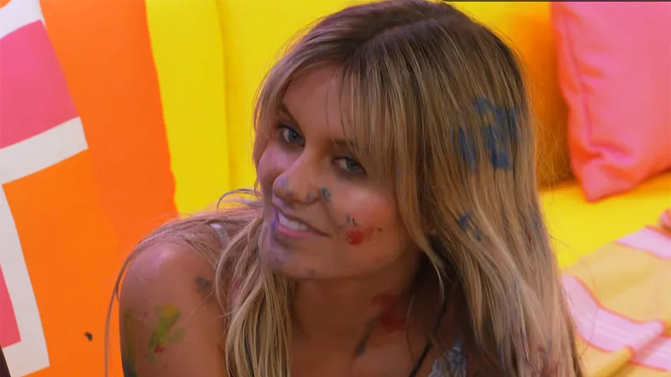 a screenshot from Season 8 of Love Island