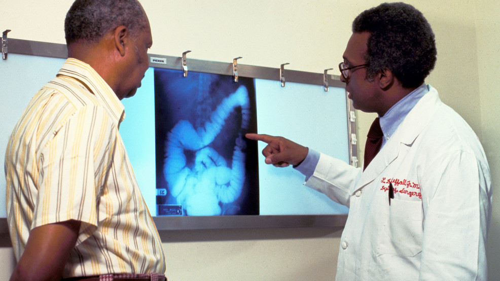 390487 08: (FILE PHOTO) A doctor goes over a patient''s x-ray, screening for colon cancer. There is no single cause of colon cancer. Cancer of the colon and rectum accounts for 15% of cancer deaths. (Photo by American Cancer Society/Getty Images)