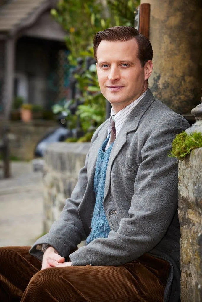 Nicholas Ralph as James Herriot for official potrait