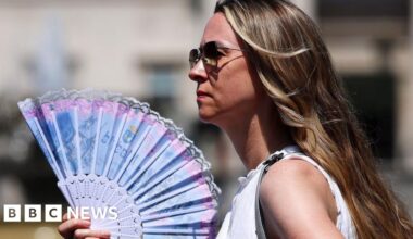In pictures: Britain braves record breaking June temperatures - BBC