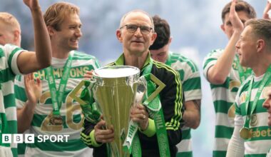 Martin O'Neill with the Scottish Premiership trophy