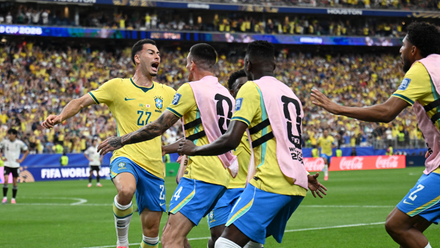Gabriel Martinelli (Brazil) celebrates vs Japan at World Cup
