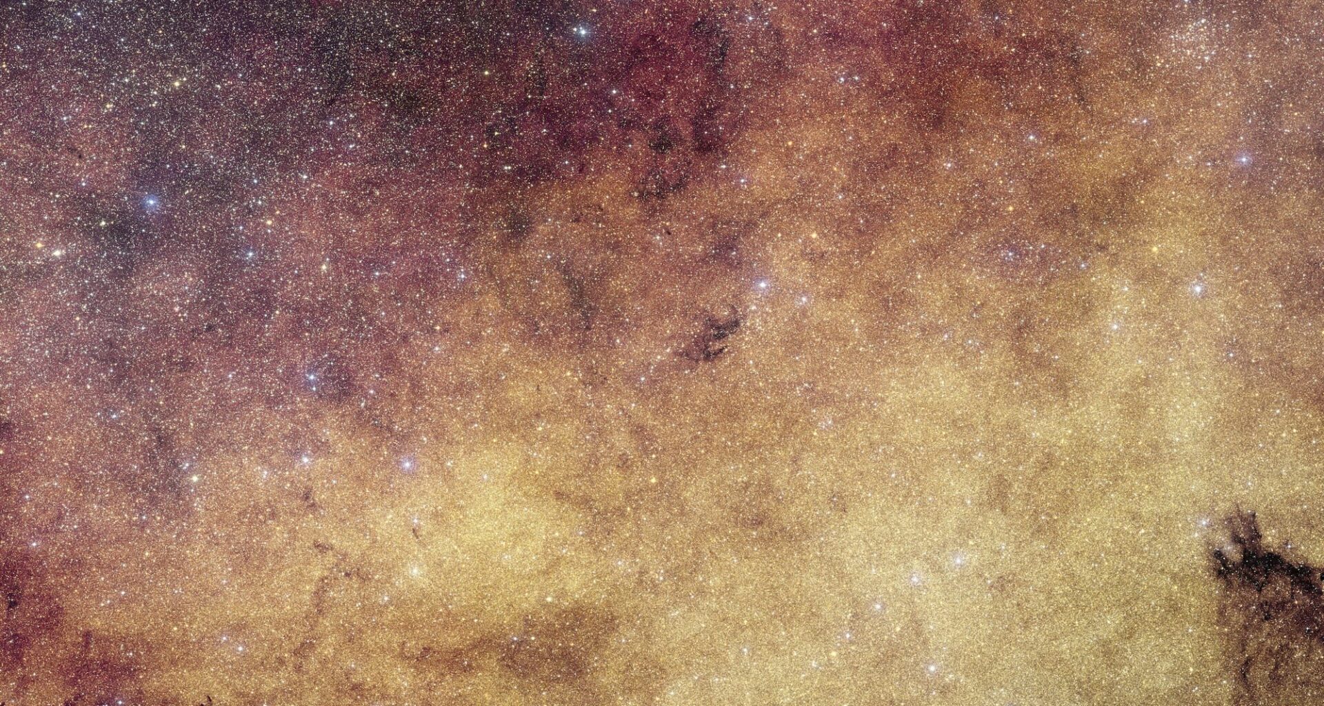 a very detailed photograph of the bulge in the center of the Milky Way galaxy