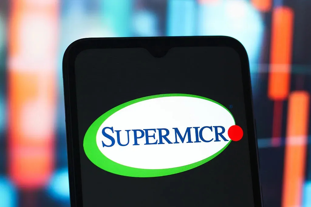 SMCI Stock Gets Target Boost As Mizuho Cites Agentic AI Demand — Jensen Huang Says 'One Prompt Can Launch A 1000-Step Journey'