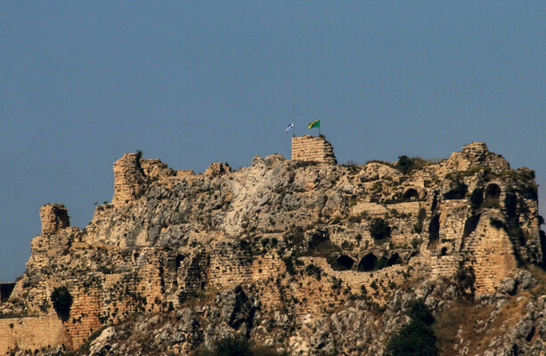 Macron calls emergency meeting of UN Security Council after Israel captures castle of Beaufort - The Journal