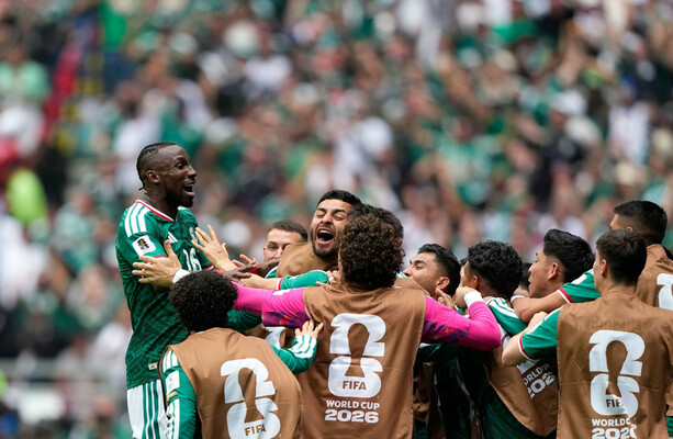 Amid three red cards, Mexico get home World Cup off to flying start