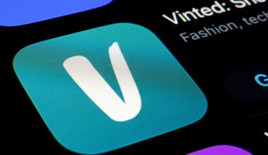 Secondhand clothes are booming - so what's involved in buying and selling on Vinted? - The Journal