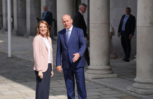 ‘Momentum building’ for EU ban on children’s social media use, Taoiseach tells Roberta Metsola