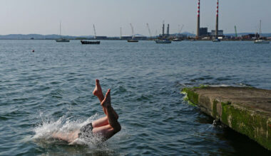Bunking off work for the beach today? Here’s how to check if it’s safe to swim - The Journal