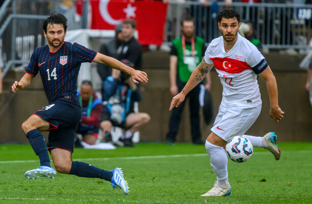 Turkey defeat United States with last-ditch winner, Australia advance after draw with Paraguay