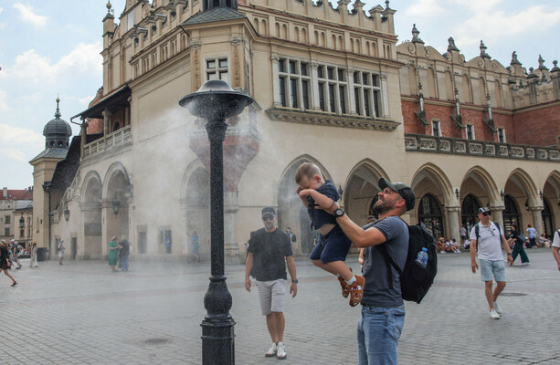 Nearly 200 million Europeans face 35 degree heat today as record-breaking heatwave intensifies - The Journal