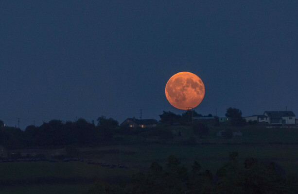 Strawberry Moon set to light up Irish skies over the next three nights - here's when to see it - The Journal