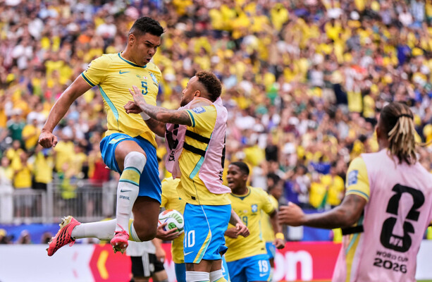 Vulnerable but with a titanium spirit: Casemiro is the symbol of this Brazil team