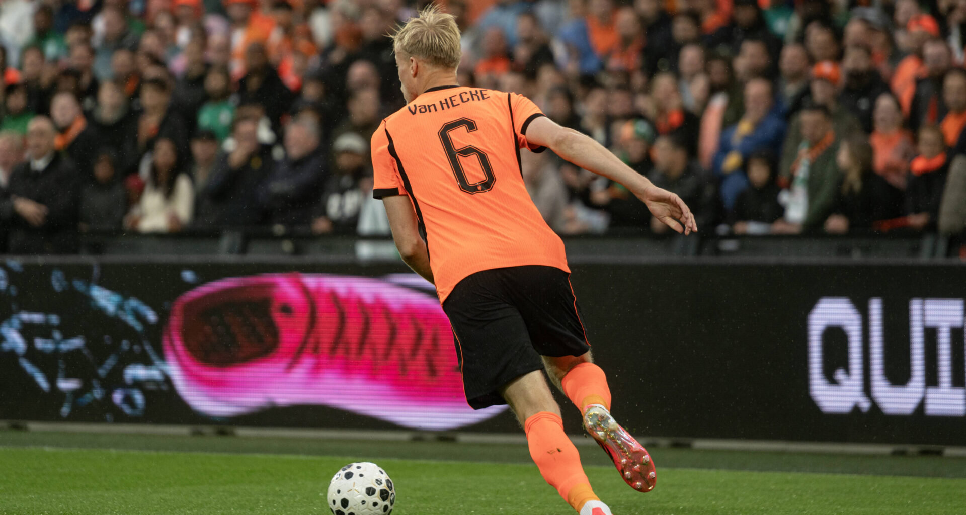 Jan Paul van Hecke closing in on Tottenham transfer