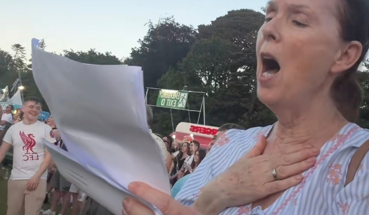 Irish mum responds after going viral at Lewis Capaldi