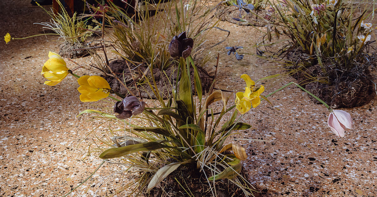 lilla tabasso crafts hyperrealistic flowers and roots in murano glass