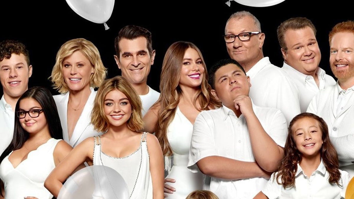 'Modern Family' Cast Ranked by Net Worth from Lowest to Highest (The Wealthiest Has Net Worth of $180 Million!) - Page 7 of 7 - Just Jared - Celebrity News and Gossip