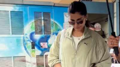 Mommy-to-be Samantha Ruth Prabhu avoids paparazzi; rushes into luxury car; VIDEO